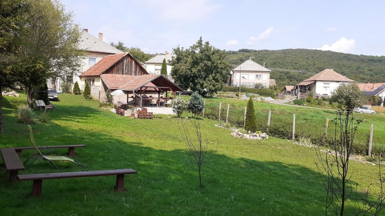 Hotel Szakál Vendégház à Aggtelek Extérieur photo