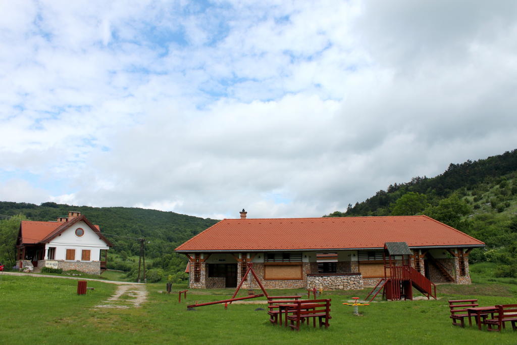 Hotel Szakál Vendégház à Aggtelek Extérieur photo